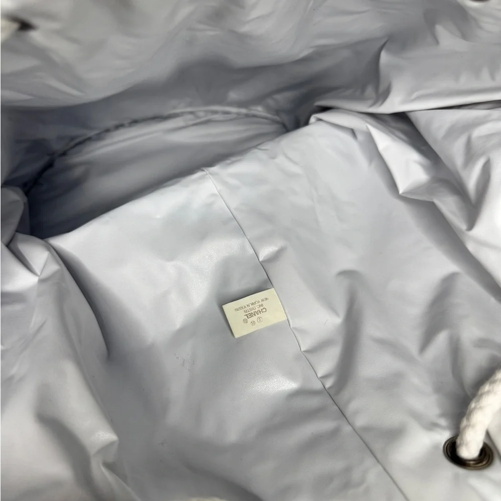 Authentic Vintage CHANEL cotton Drawstring
Bucket shoulder/backpack - Picture 5 of 7